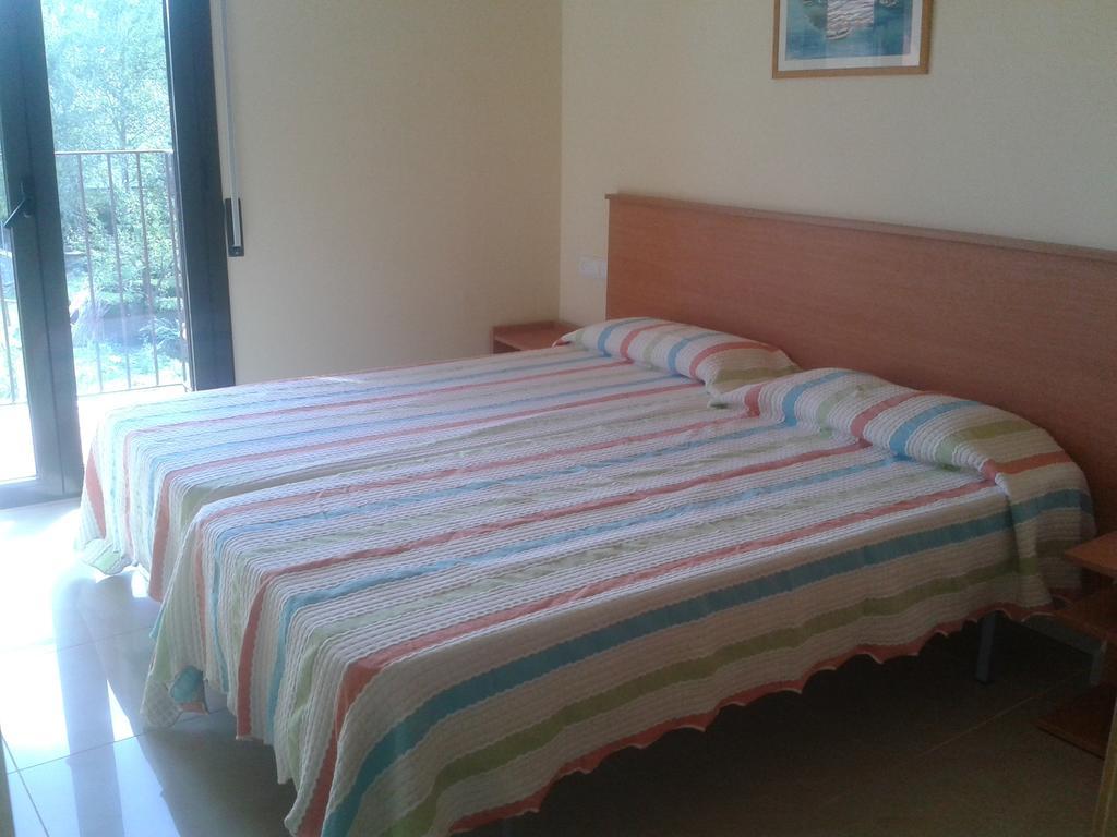 Apartamentos Fonda Finet Sant Felíu de Pallarols Rom bilde